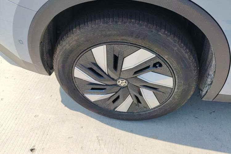 Used Venucia V DD-i 2023 110km iT Version Right Rear Wheel Hub