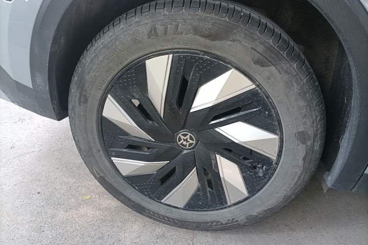 Used Venucia V DD-i 2023 60km iD Version Right Rear Wheel Hub