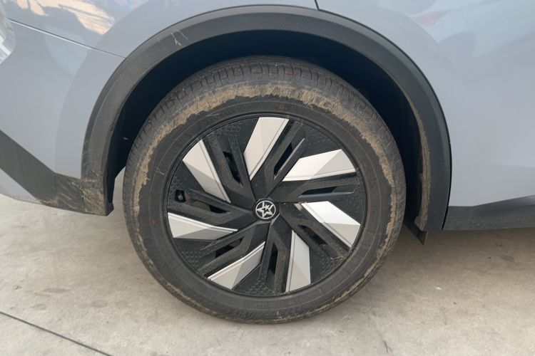 Used Venucia V DD-i 2023 110 km iE Version Right Rear Wheel Hub