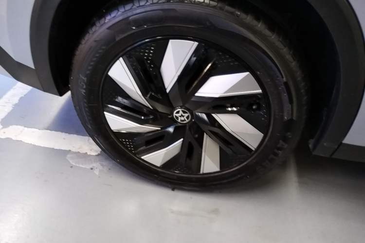 Used Venucia V DD-i 2023 60km iD Version Right Rear Wheel Hub