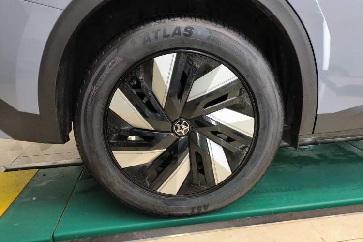 Used Venucia V DD-i 2023 60km iD Version Right Rear Wheel Hub