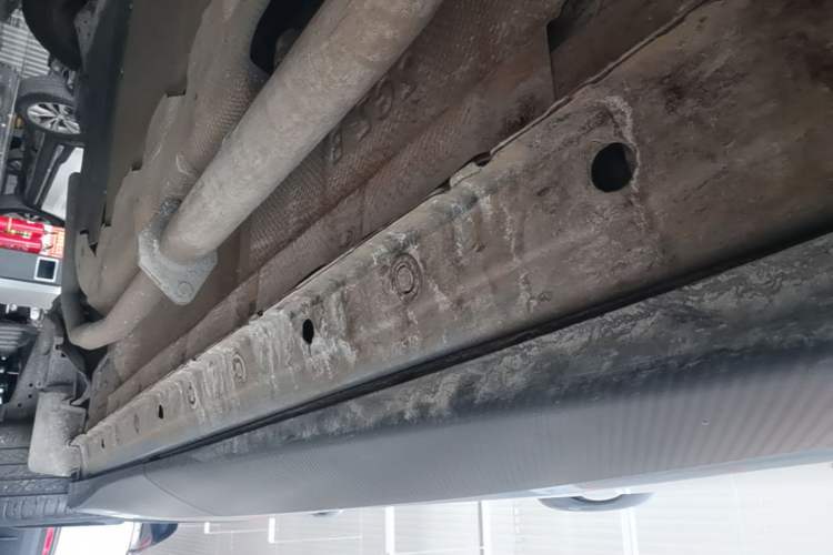 Used Venucia V DD-i 2023 60km iD Version Right Side Sill