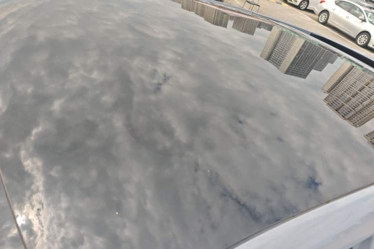 Used Venucia V DD-i 2023 60km iD Version Roof