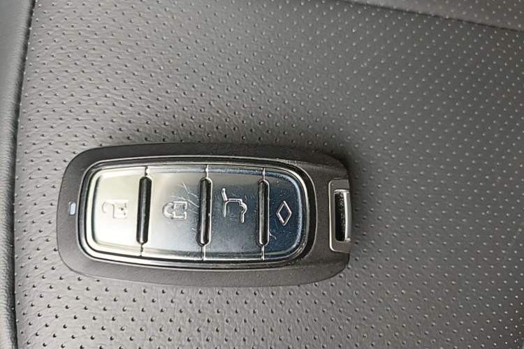 Used Venucia V DD-i 2023 110 km iE Version Vehicle Key