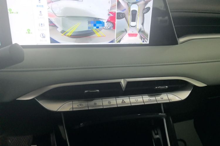 Used Venucia V DD-i 2023 110 km iE Version Audio And AC Panel