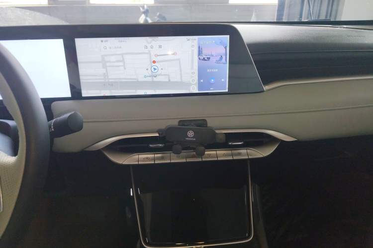 Used Venucia V DD-i 2023 110 km iE Version Audio And AC Panel
