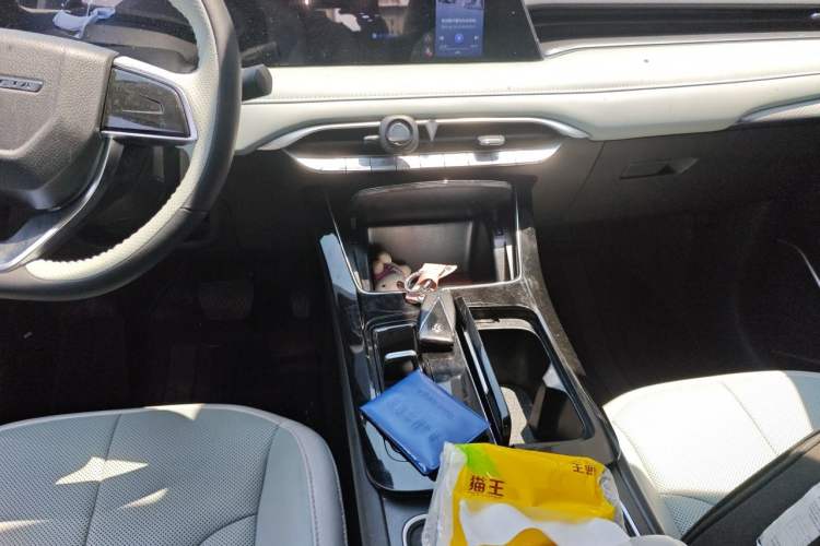 Used Venucia V DD-i 2023 110km iT Version Audio And AC Panel