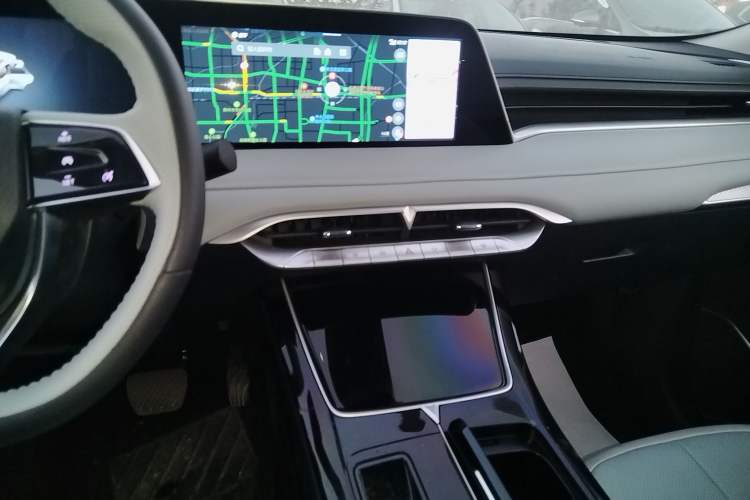 Used Venucia V DD-i 2023 110 km iE Version Audio And AC Panel