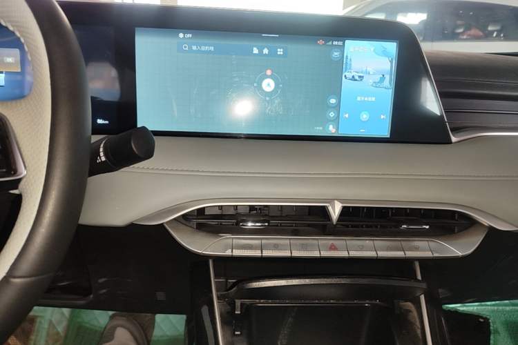 Used Venucia V DD-i 2023 110 km iE Version Audio And AC Panel