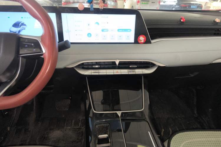 Used Venucia V DD-i 2023 110 km iE Version Audio And AC Panel