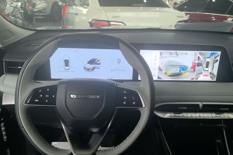 Used Venucia V DD-i 2023 110 km iE Version Center Console