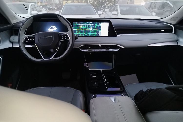 Used Venucia V DD-i 2023 110 km iE Version Center Console