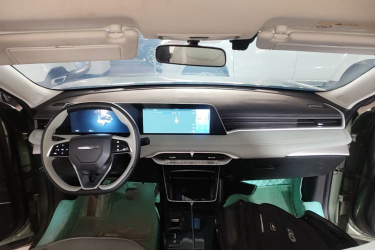Used Venucia V DD-i 2023 110 km iE Version Center Console
