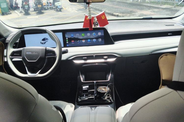 Used Venucia V DD-i 2023 110km iT Version Center Console