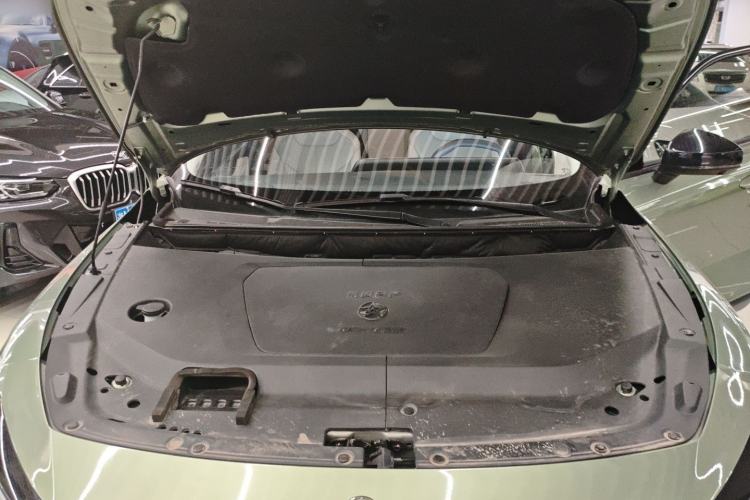 Used Venucia V DD-i 2023 110 km iE Version Engine Bay