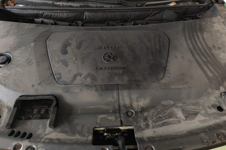 Used Venucia V DD-i 2023 110 km iE Version Engine Bay