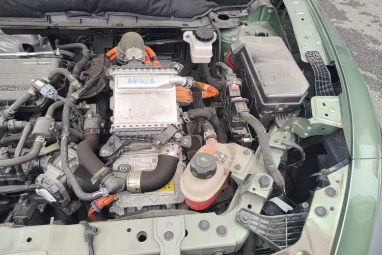 Used Venucia V DD-i 2023 110 km iE Version Engine Bay Left