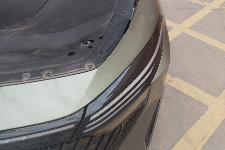 Used Venucia V DD-i 2023 110 km iE Version Engine Bay Left