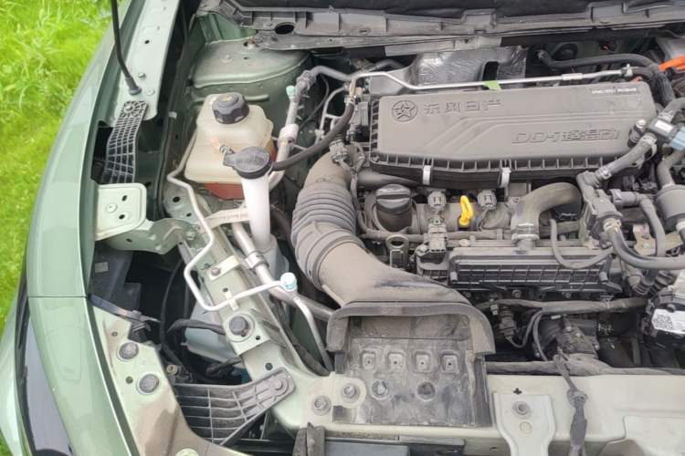 Used Venucia V DD-i 2023 110 km iE Version Engine Bay Right