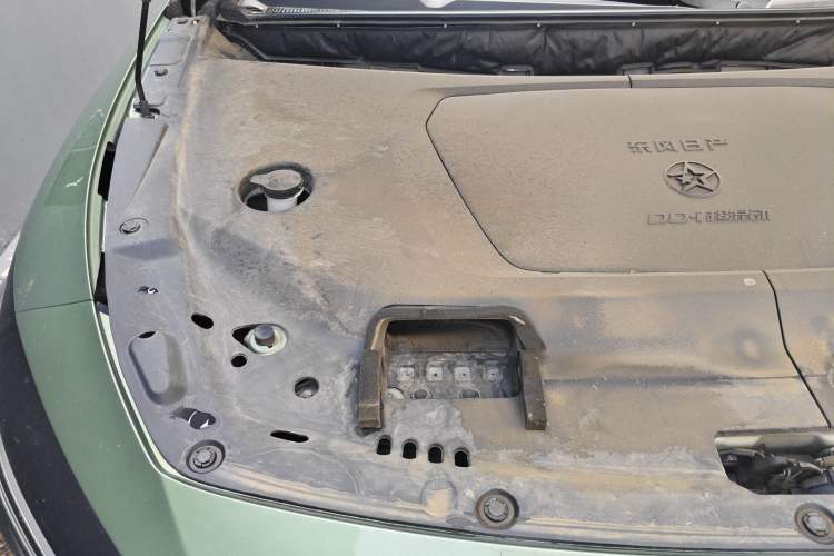Used Venucia V DD-i 2023 110 km iE Version Engine Bay Right