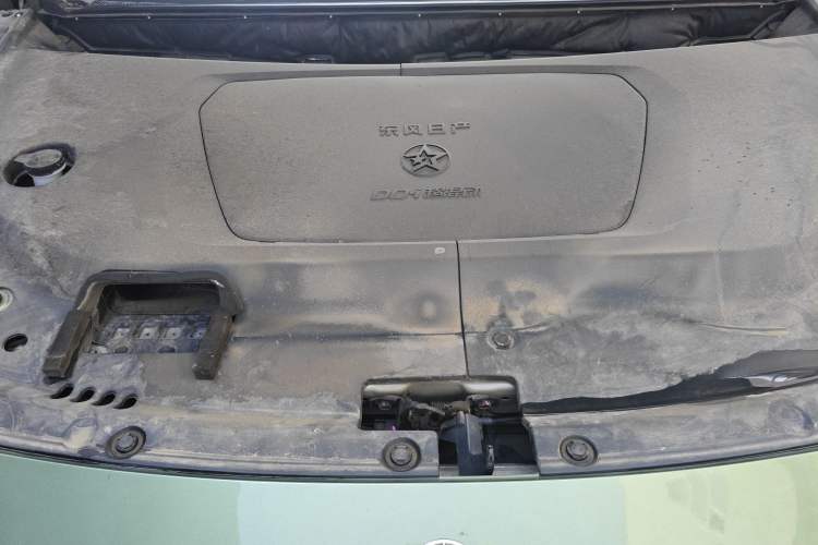 Used Venucia V DD-i 2023 110 km iE Version Engine Bay