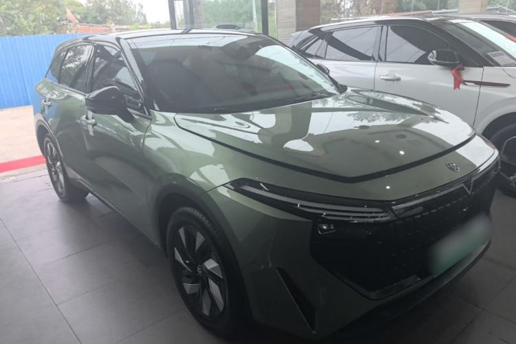 Used Venucia V DD-i 2023 110 km iE Version Front Right 45 Deg