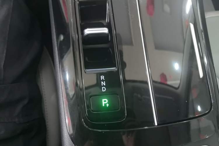 Used Venucia V DD-i 2023 110 km iE Version Gear Lever