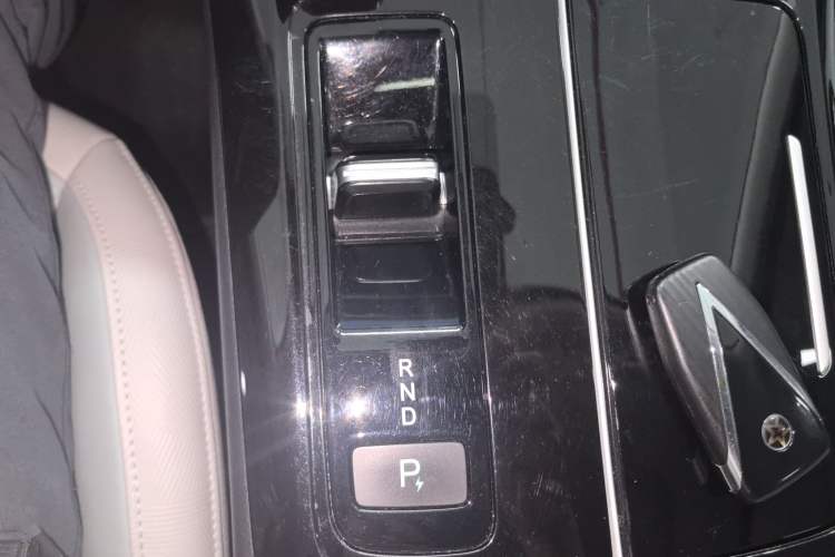Used Venucia V DD-i 2023 110 km iE Version Gear Lever