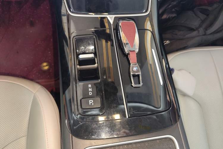 Used Venucia V DD-i 2023 110 km iE Version Gear Lever