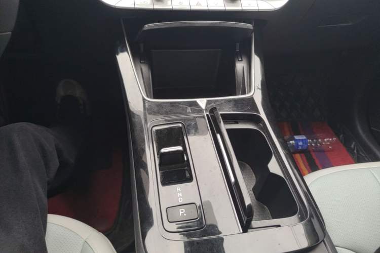 Used Venucia V DD-i 2023 110 km iE Version Gear Lever