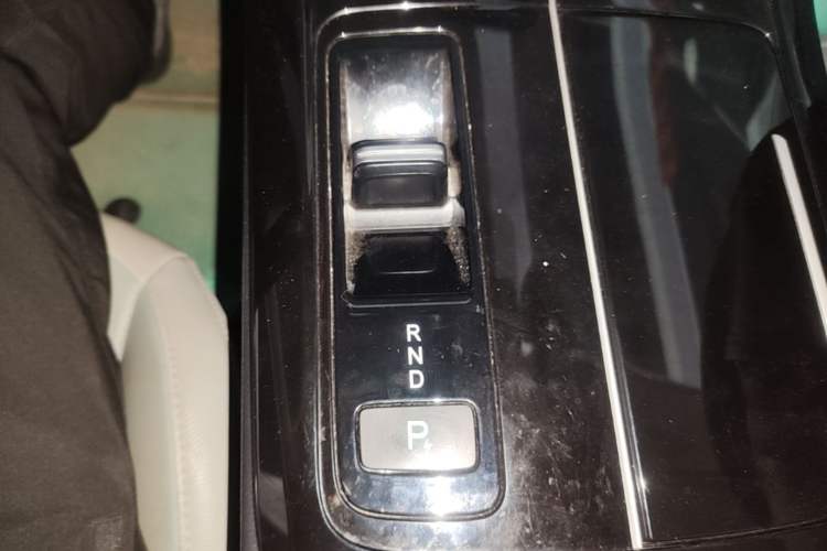 Used Venucia V DD-i 2023 110 km iE Version Gear Lever