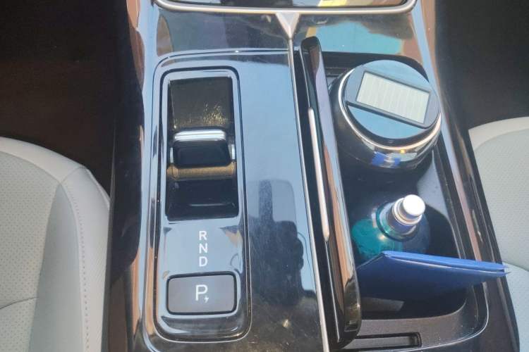 Used Venucia V DD-i 2023 110 km iE Version Gear Lever