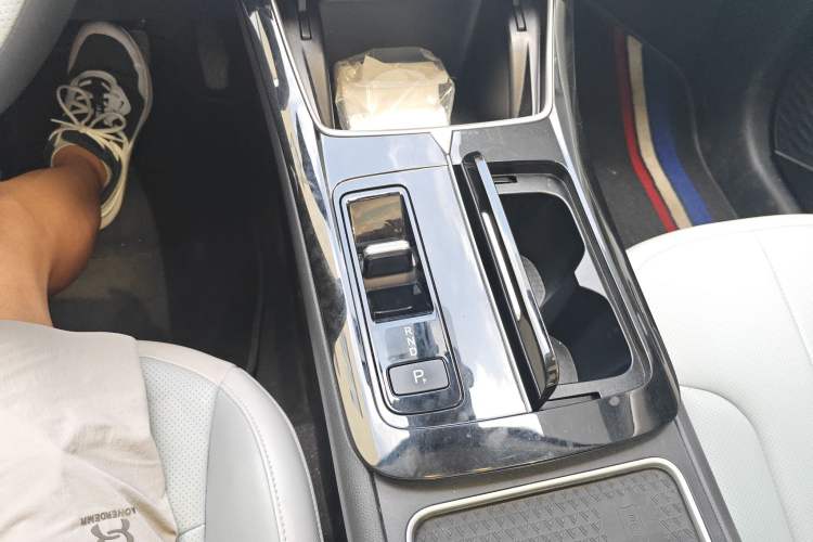 Used Venucia V DD-i 2023 110 km iE Version Gear Lever