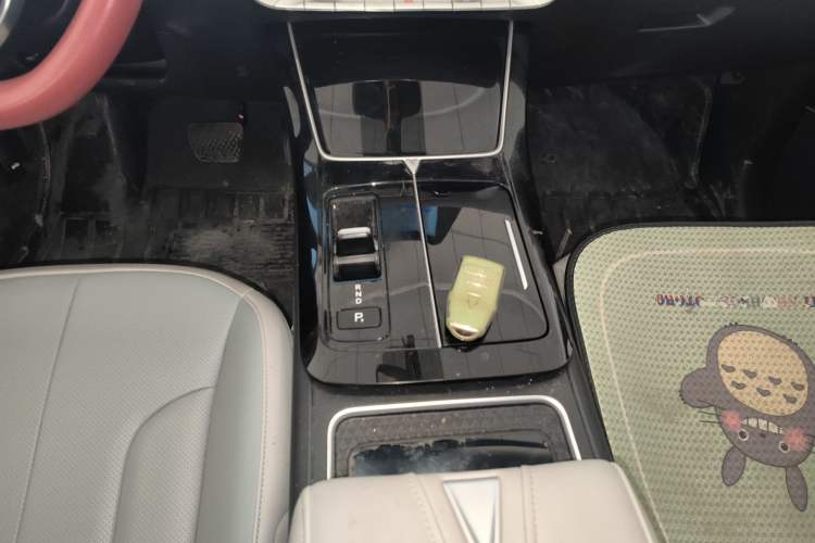 Used Venucia V DD-i 2023 110 km iE Version Gear Lever