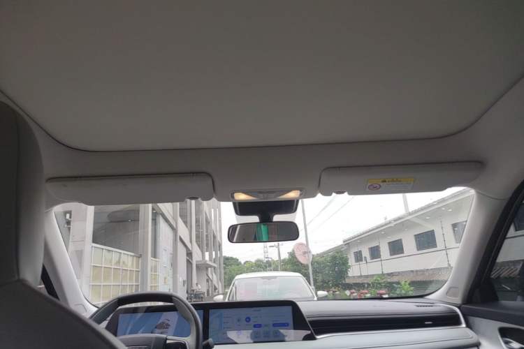 Used Venucia V DD-i 2023 110 km iE Version Headliner