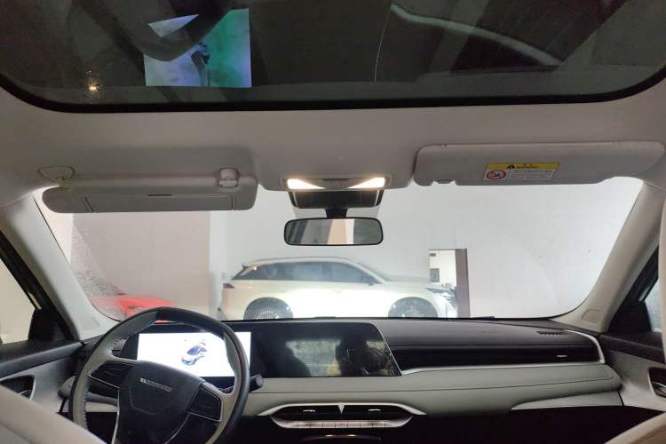 Used Venucia V DD-i 2023 110 km iE Version Headliner