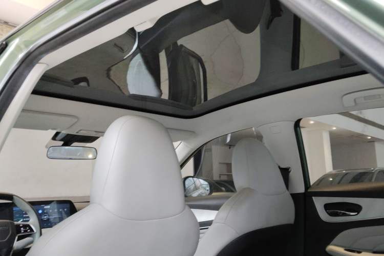 Used Venucia V DD-i 2023 110 km iE Version Headliner