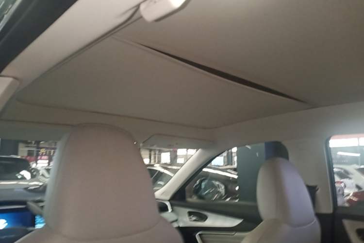 Used Venucia V DD-i 2023 110 km iE Version Headliner