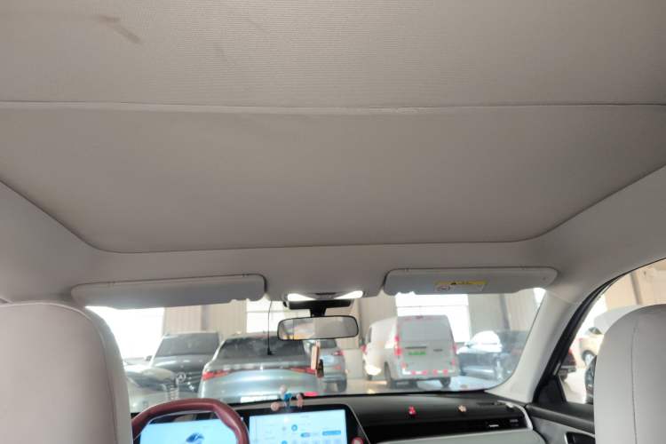 Used Venucia V DD-i 2023 110 km iE Version Headliner