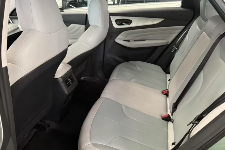 Used Venucia V DD-i 2023 110 km iE Version Interior 3