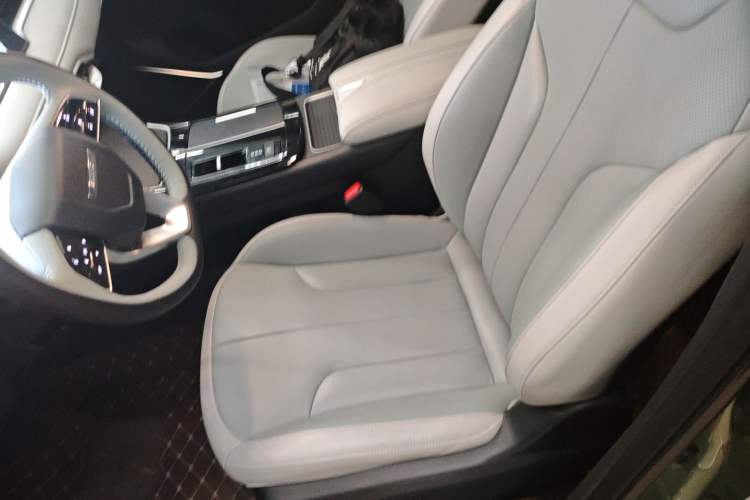 Used Venucia V DD-i 2023 110 km iE Version Left Front Seat