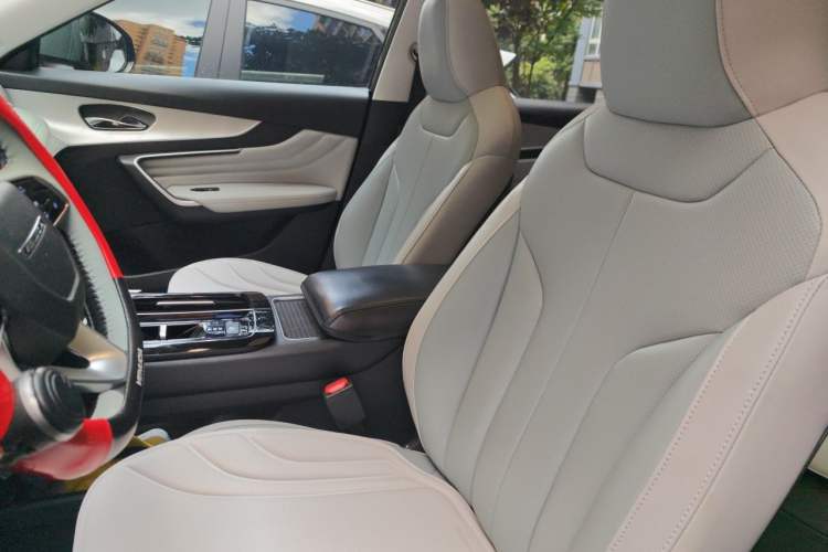 Used Venucia V DD-i 2023 110 km iE Version Left Front Seat
