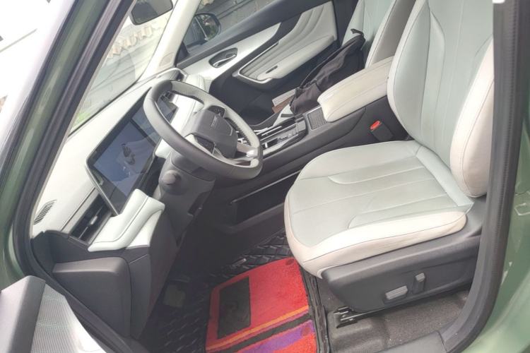 Used Venucia V DD-i 2023 110 km iE Version Left Front Seat
