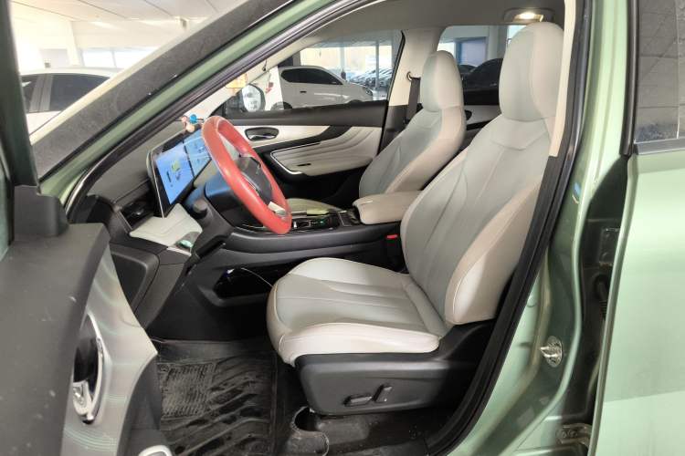 Used Venucia V DD-i 2023 110 km iE Version Left Front Seat