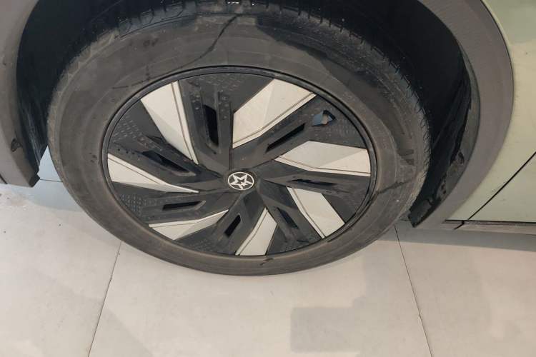 Used Venucia V DD-i 2023 110 km iE Version Left Front Wheel Hub