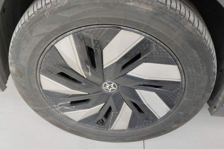 Used Venucia V DD-i 2023 110 km iE Version Left Front Wheel Hub