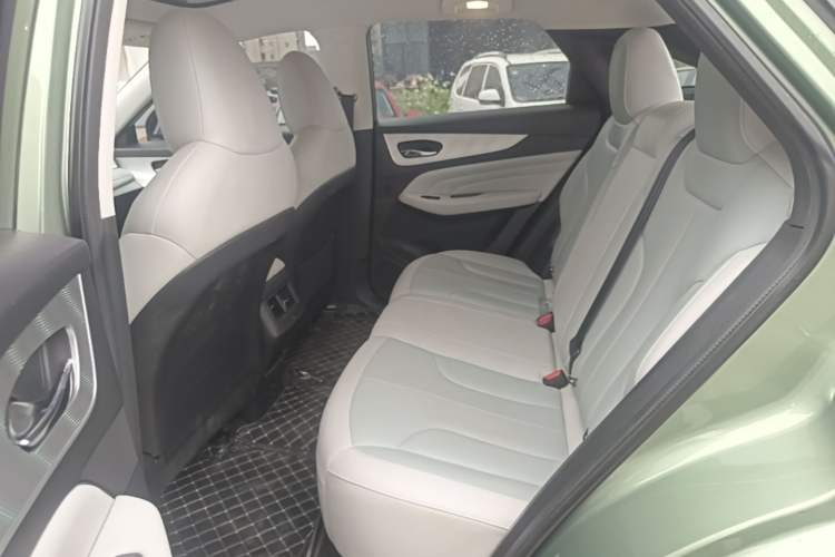 Used Venucia V DD-i 2023 110 km iE Version Left Rear Seat