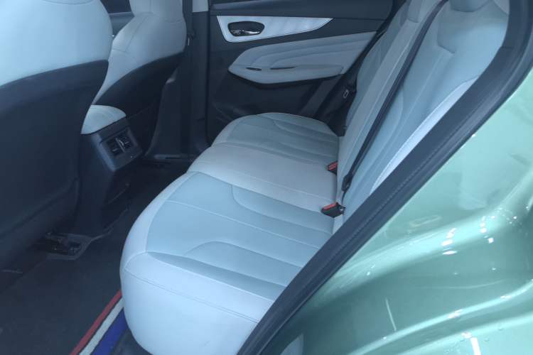Used Venucia V DD-i 2023 110 km iE Version Left Rear Seat