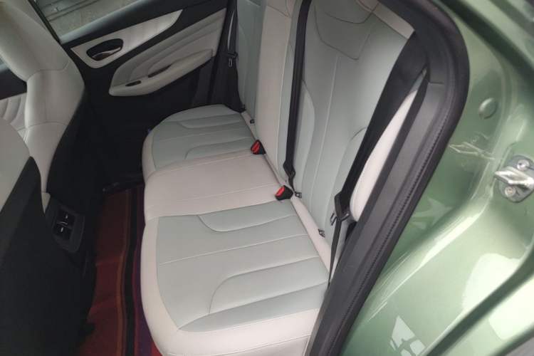 Used Venucia V DD-i 2023 110 km iE Version Left Rear Seat