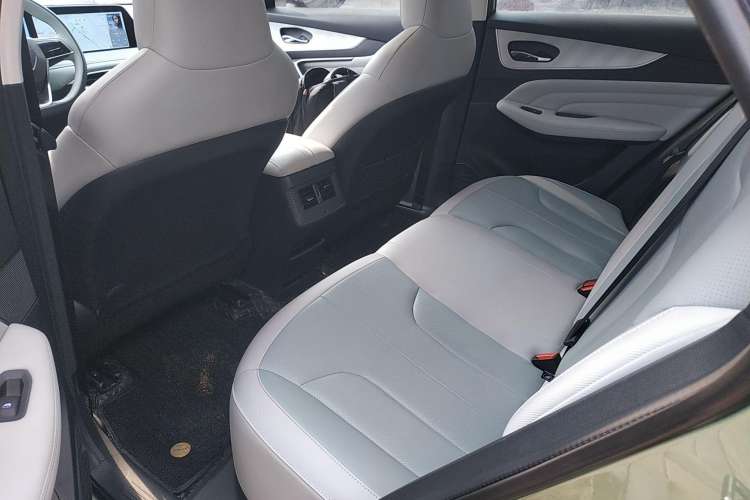 Used Venucia V DD-i 2023 110 km iE Version Left Rear Seat